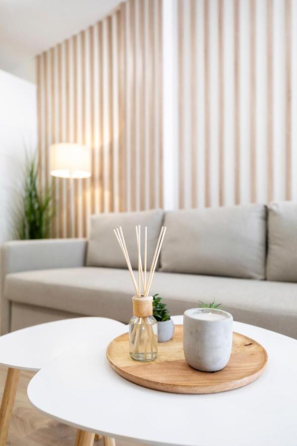 Alure Residences 2 & 24H Self Check-In, Parking In The Garage In The Apartment Building Included, New Building, Terrace, Green Location With A Forest Park With A Lake, Children'S Playground Besztercebánya Kültér fotó